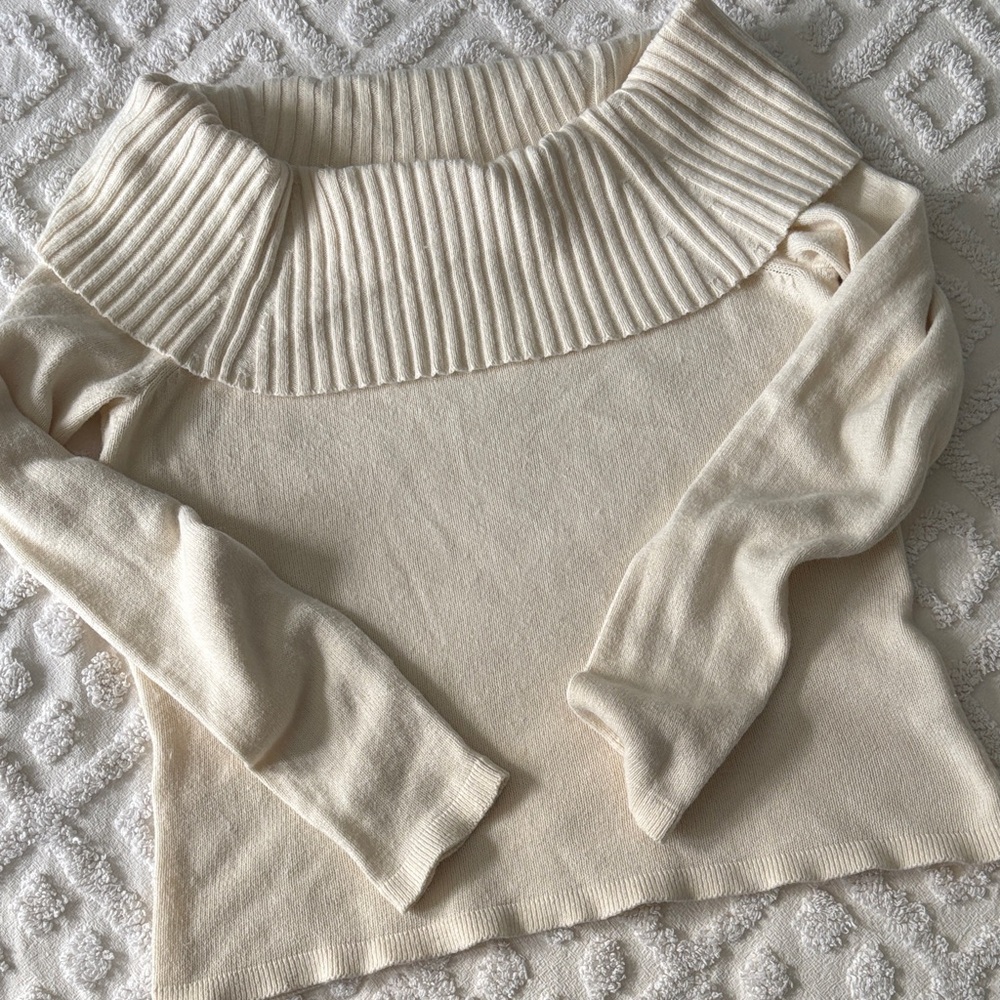 Y2K Vintage GAP Cream Off-Shoulder Sweater